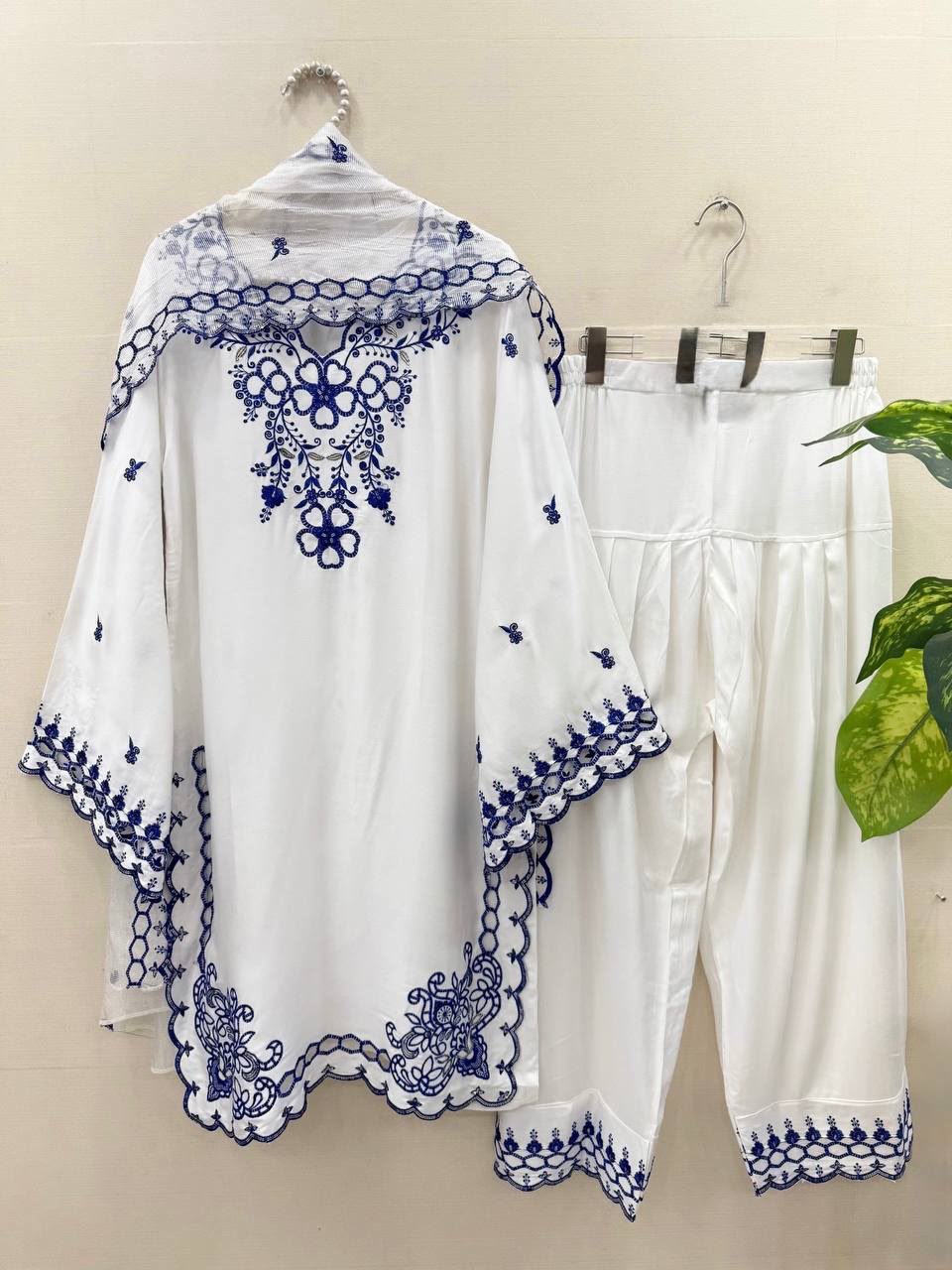 Women’s Mull Chanderi Embroidered White Farshi Salwar Suit with Dupatta