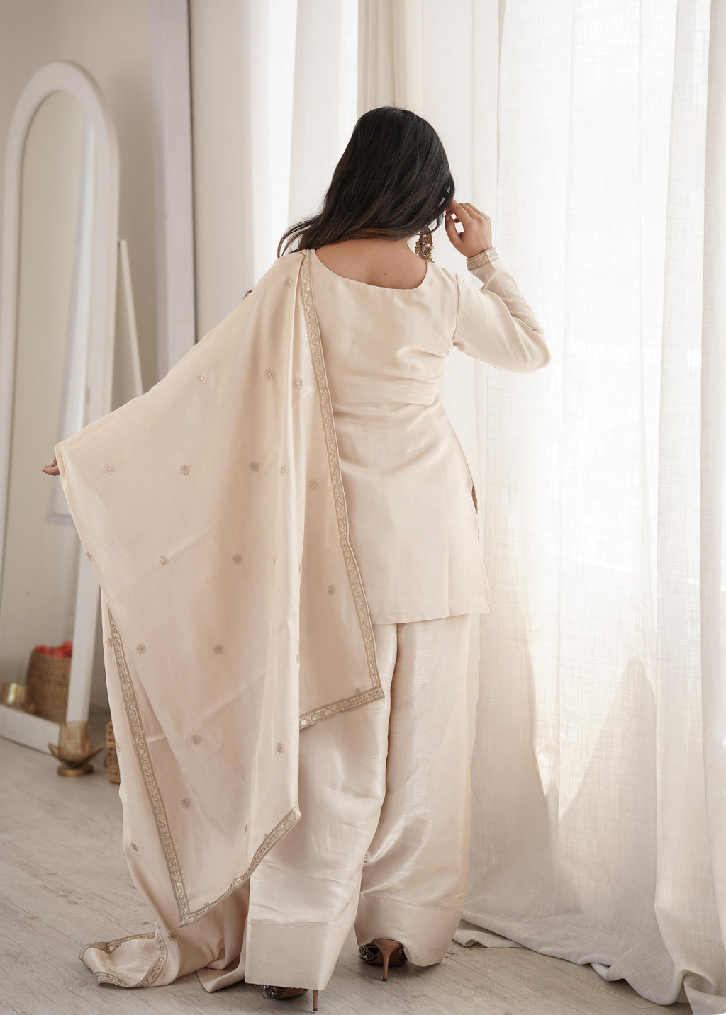 Women’s Glass Roman Silk Embroidered Farshi Suit Set