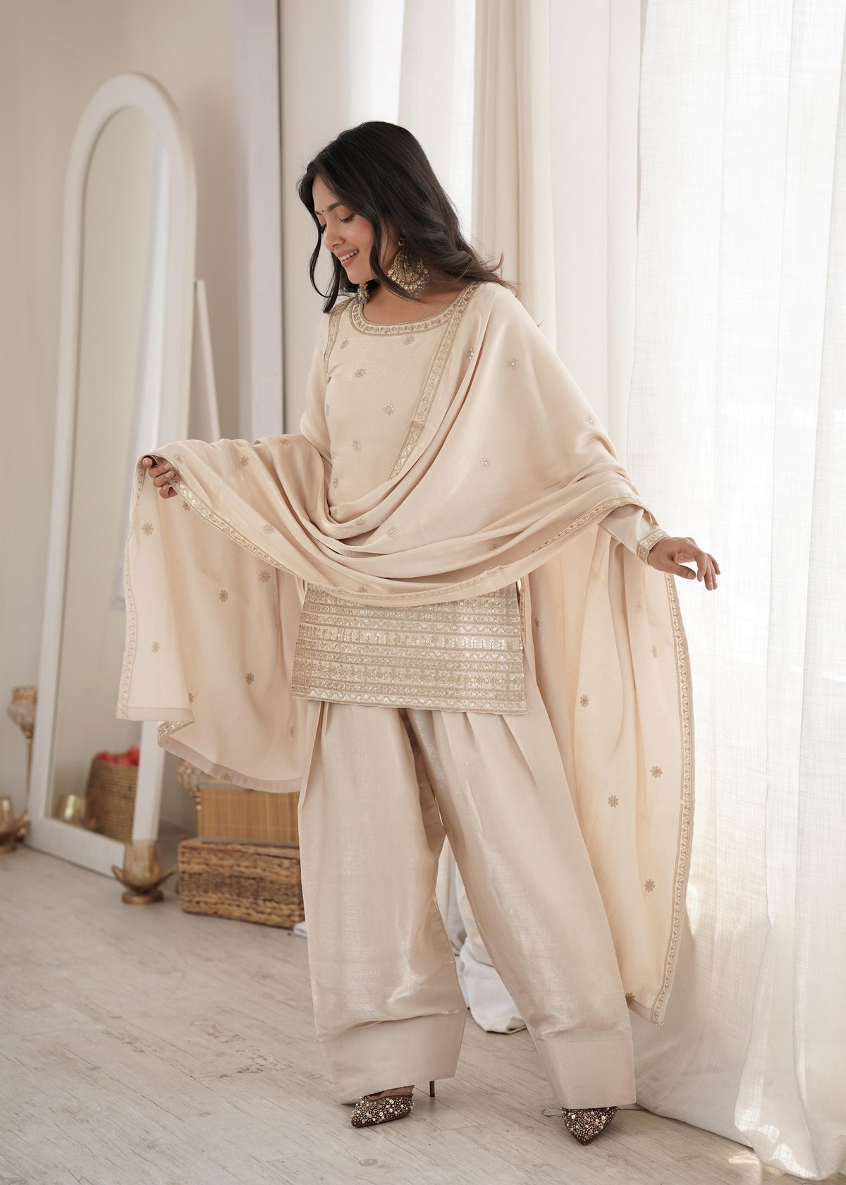 Women’s Glass Roman Silk Embroidered Farshi Suit Set