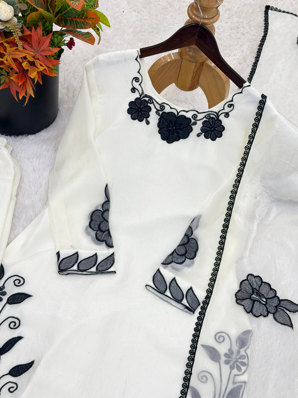 Elegant Ivory Floral Embroidered Kurti Set