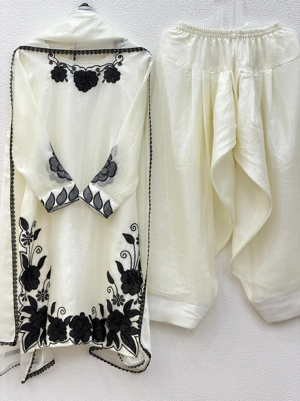 Elegant Ivory Floral Embroidered Kurti Set