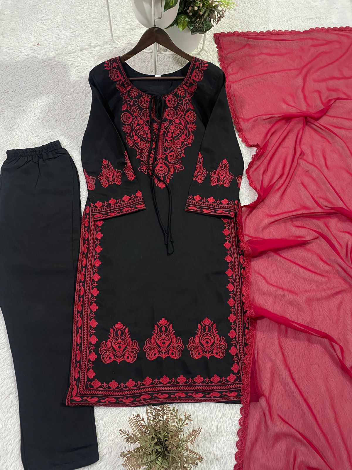 Festive Ivory Kurta Set with Bold Embroidery