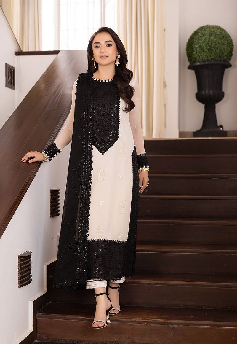 Elegant Contrast Panel Kurta Set with Lace Detailing