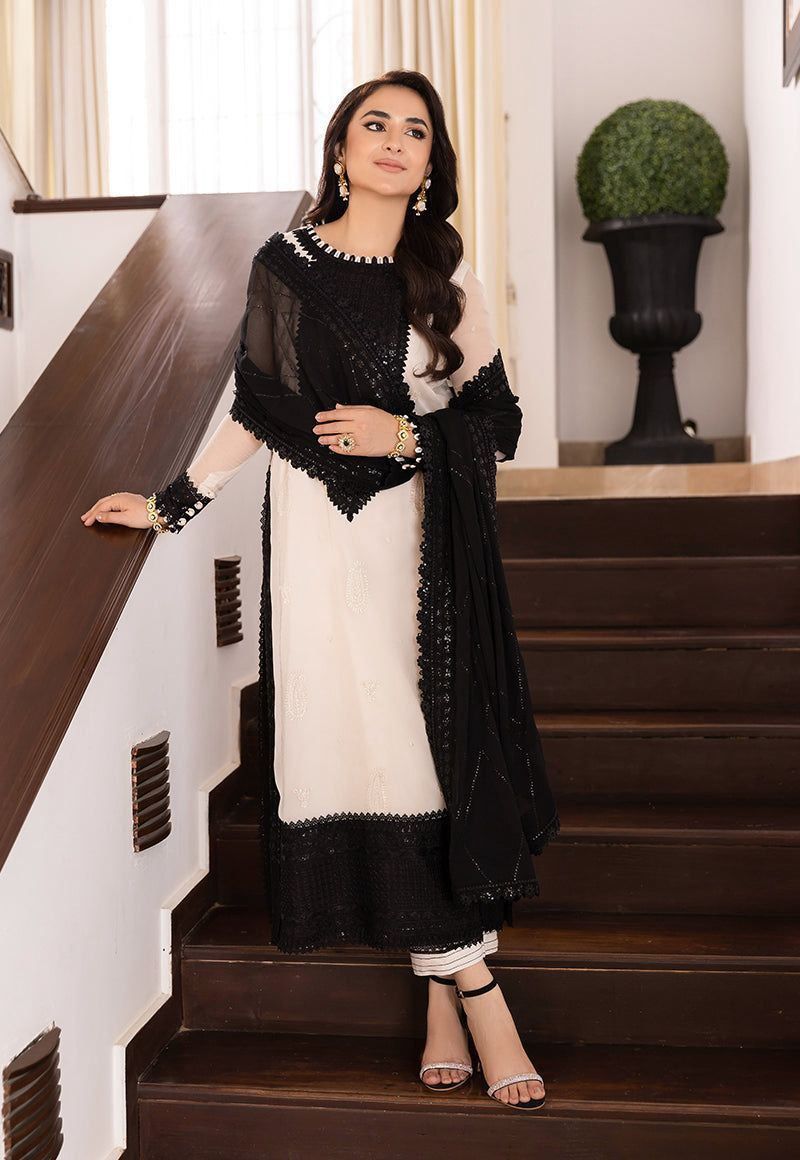 Elegant Contrast Panel Kurta Set with Lace Detailing