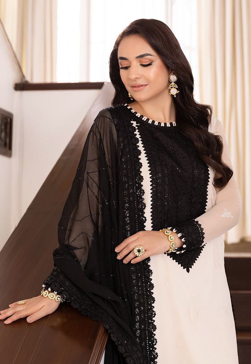 Elegant Contrast Panel Kurta Set with Lace Detailing