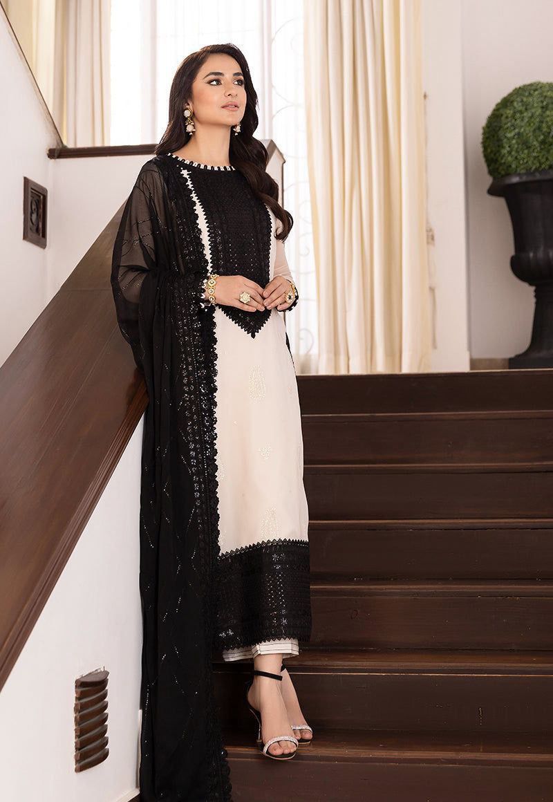Elegant Contrast Panel Kurta Set with Lace Detailing