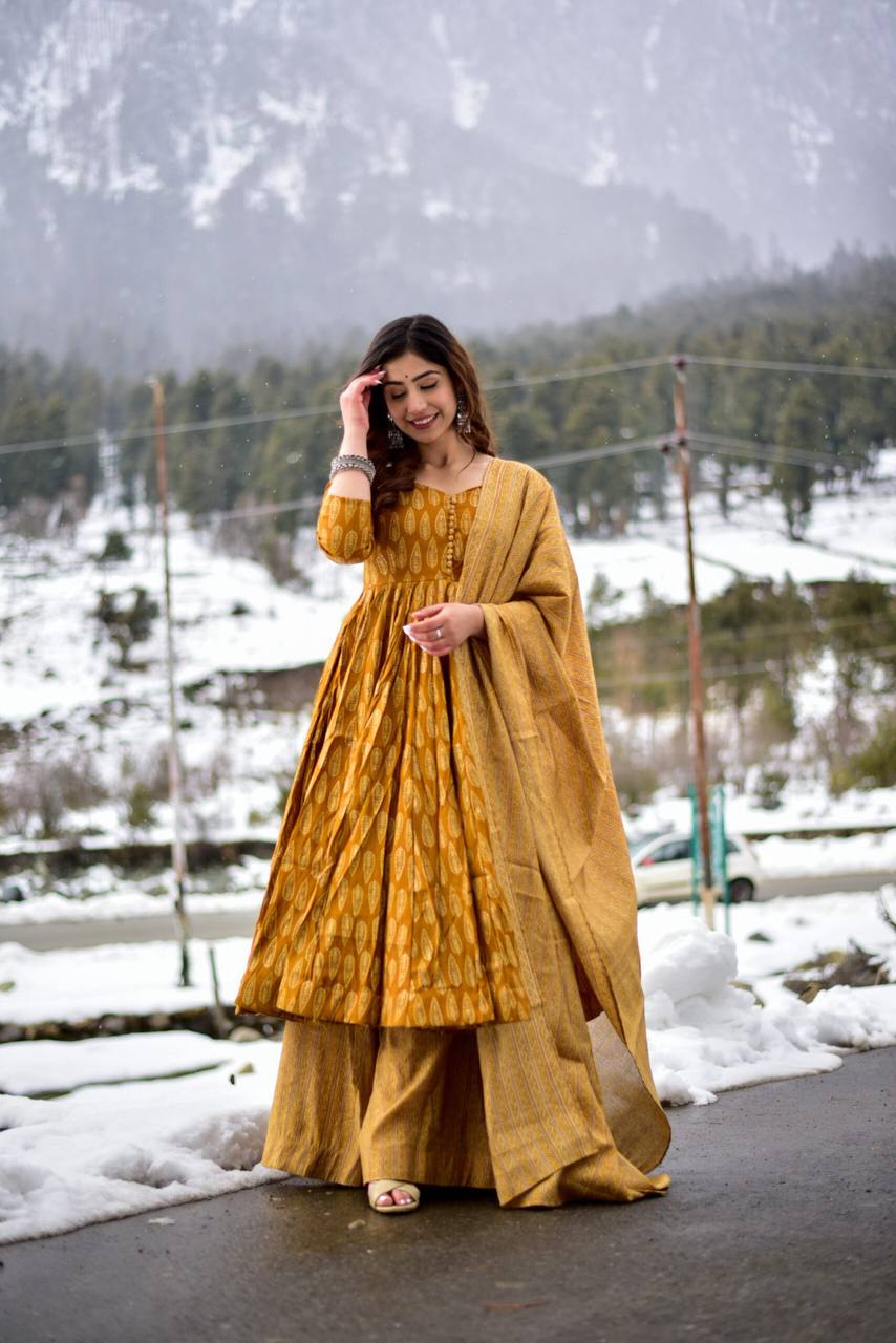 Women’s Heavy Georgette Digital Printed Designer Gown